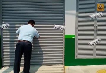 Por exponer a empleados a contagio, clausuran oficinas de Banco Azteca en Jalpa de Méndez