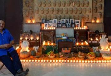 El escultor Adán Paredes nos muestra su altar de Día de Muertos en Oaxaca
