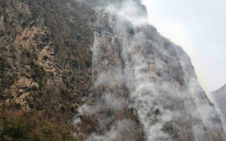 Se suma helicóptero para sofocar incendio en el Cañón del Sumidero